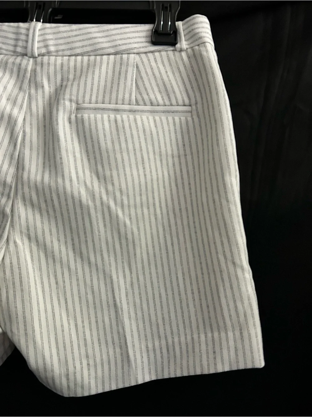 Banana Republic Women’s White Pinstripe Shorts SZ 2 NWT